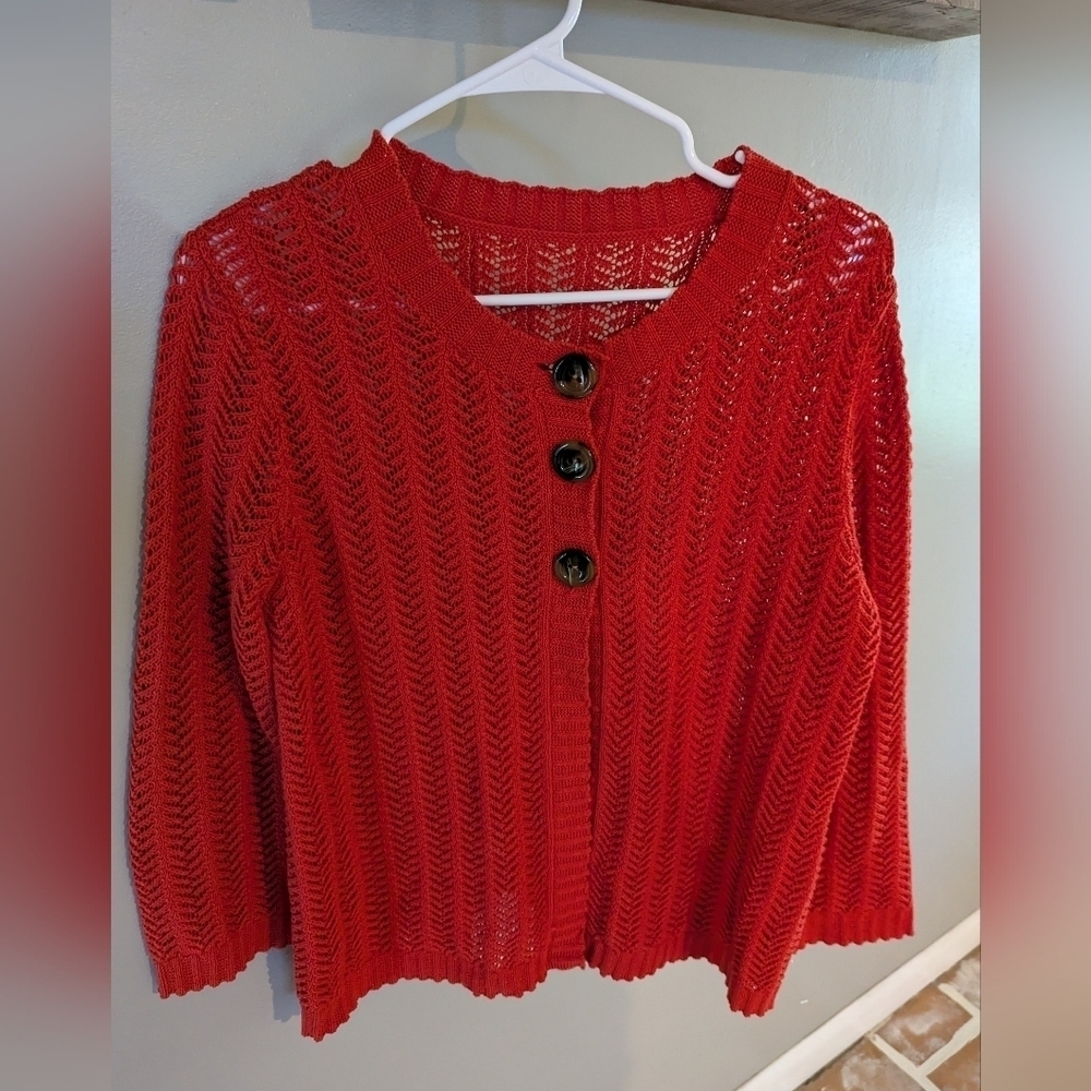 Jones New York three button crochet rust colored sweater size M